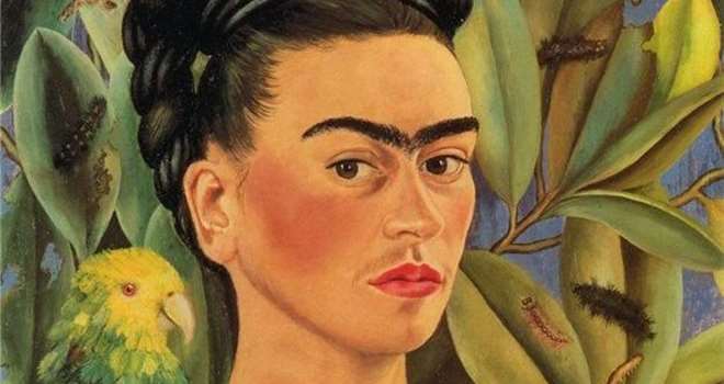 Frida Kahlo med papegøje red.jpg