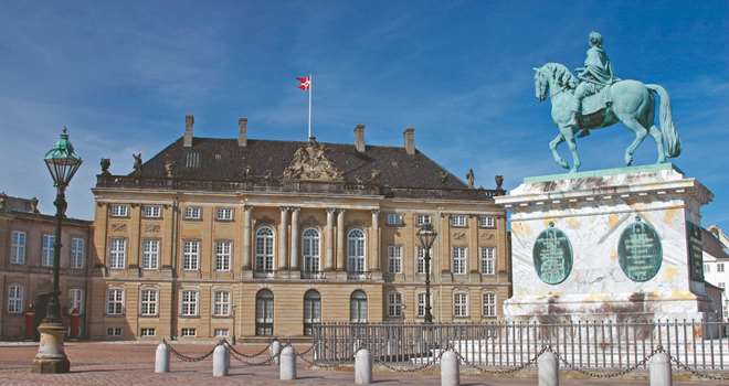 Amalienborg med rytterstatue