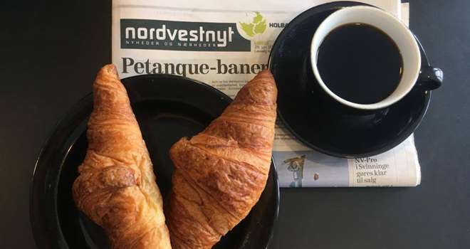 Godmorgen med kaffe og avis