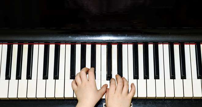 Pigehænder klaver2.jpg