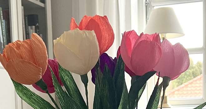 Tulipaner i crepepapir Nanna Gomaa.jpeg